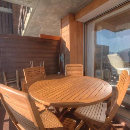 Gemeaux 204 Sur La Place Du Village A Avec Vue Sur Les Alpes
